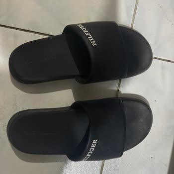 Tommy Hilfiger Terliklerinde Yoğun Koku Problemi!