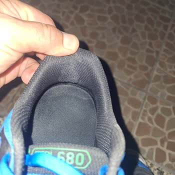 Intersport Optimum Mağazası Newbalance Yırtılma