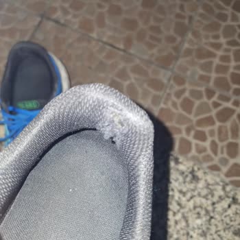 Intersport Optimum Mağazası Newbalance Yırtılma