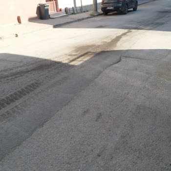 İnegöl Belediyesi Çöp Sularını Çöp Arabalarının Sokağa Suyunu Sıkmasını İstemiyoruz.