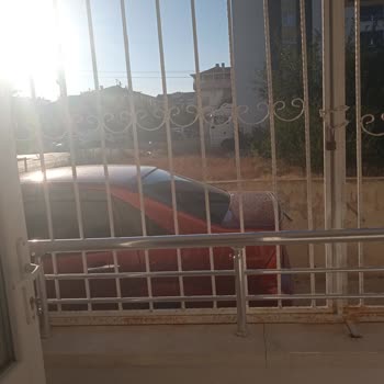 Sincan Belediyesi Şikayetçiyiz Pencere Önüne Park Yasağı Olmasına Rağmen Park Yaptıklar