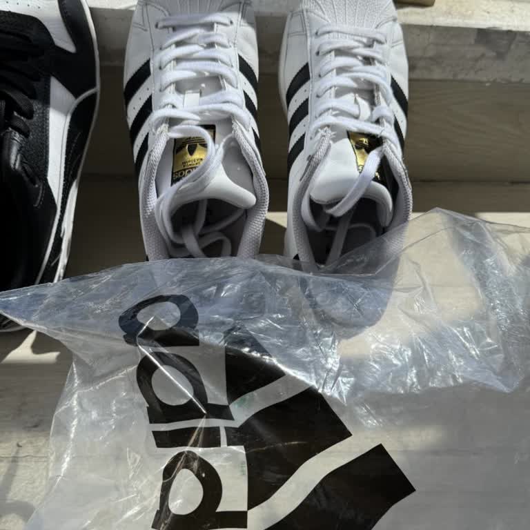 Adidas Superstar Ayakkabı Sökülüp Açılmaya Başladı