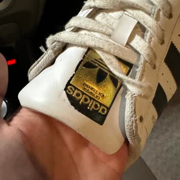 Adidas Superstar Ayakkabı Sökülüp Açılmaya Başladı