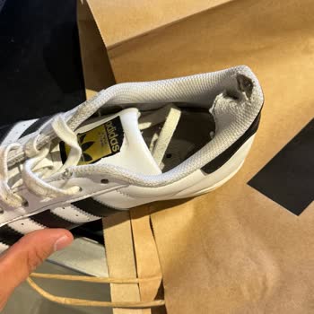 Adidas Superstar Ayakkabı Sökülüp Açılmaya Başladı