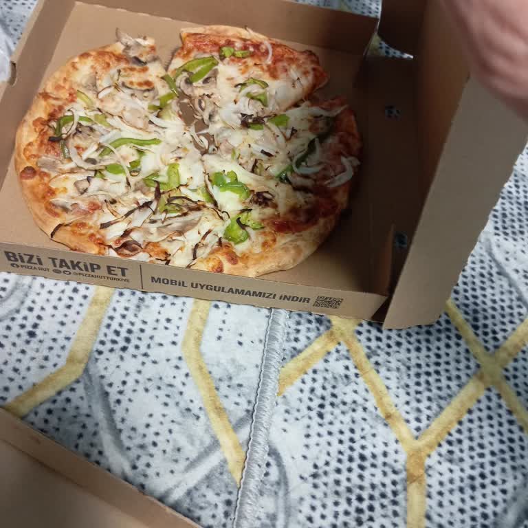 Pizza Hut Hatalı Ürün Ve Eksik Malzemeli