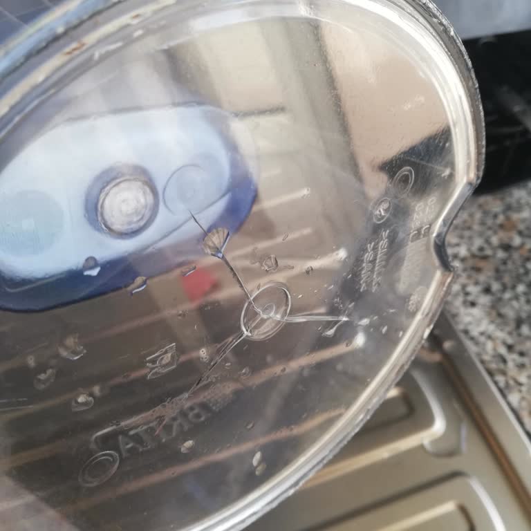 Brita XL Sürahi Çatladı