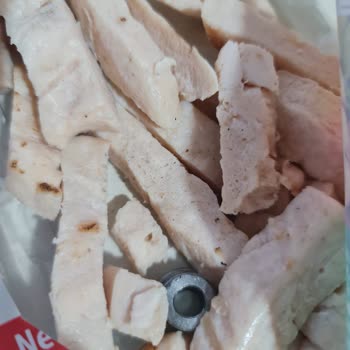 Lezita Aç Ye Piliç Göğüs İçerisinden Vida Parçası Çıktı.