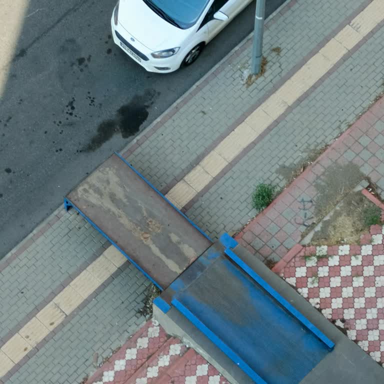 BİM Kayapınar'daki Mağazanın Yaya Geçişine Engel Olması