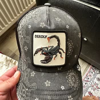 Hat Quarters Renk Solması Ve Müşteri Hizmetlerine Ulaşılmıyor