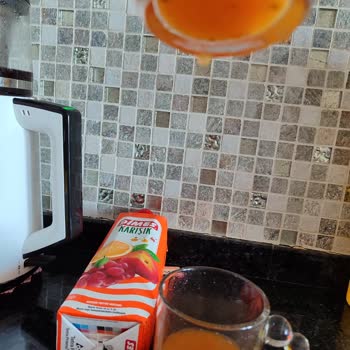 Dimes Meyve Suyu İçinden Çıkan Şeyler