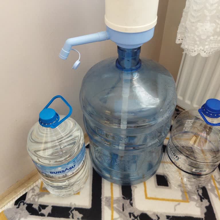 Saka Su Çalışacak Eleman Bulamadıkları İçin Evlere Su Dağıtamıyor