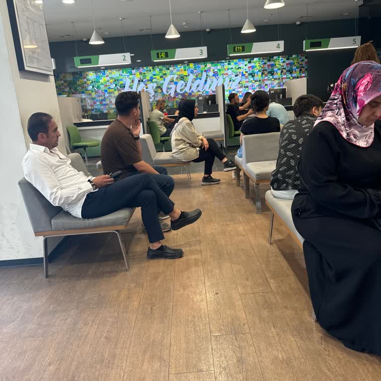 Garanti BBVA Sultangazi Şubesi'nde Uzun Bekleme Ve Kötü Hizmet