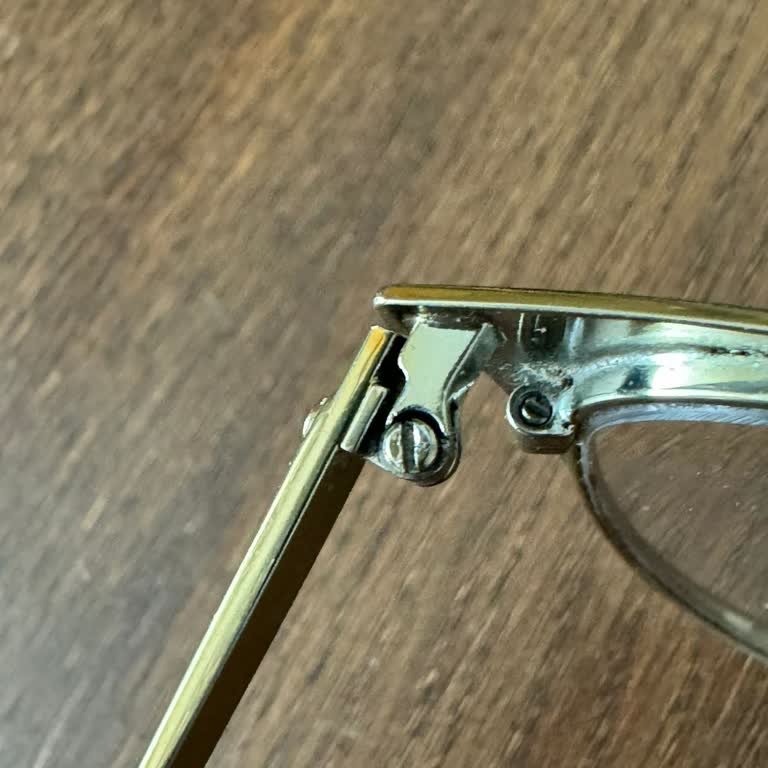 Atasun Optik Gözlüğümün Tamirini Yapmıyor, Garantiye De Sokmuyor.