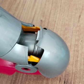 Dyson V12 Detect Slim Absolute Cihazın Mobilya Altı Aparatı Kırılma