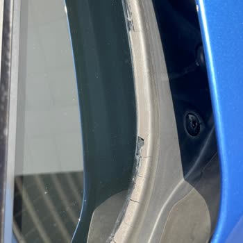 BMW F30 Kronik Ön Cam Fitili Çatlama Sorunu