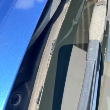 BMW F30 Kronik Ön Cam Fitili Çatlama Sorunu