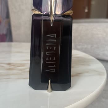 Dolap Ailen Parfüm Kırıp Göndermiş