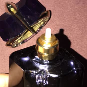 Dolap Ailen Parfüm Kırıp Göndermiş