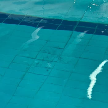 Aura Fitness Havuz Pis Ve İlgilenilmiyor