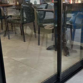 İBB - İstanbul Büyükşehir Belediyesi Camlara Su Tutuyorlar