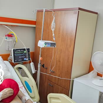 Mehmet Akif Ersoy Göğüs Kalp ve Damar Cerrahisi Eğitim ve Araştırma Hastanesi Hastane Koridorlarında Zorlu Bekleyiş