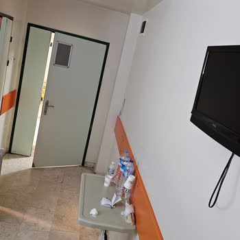 Mehmet Akif Ersoy Göğüs Kalp ve Damar Cerrahisi Eğitim ve Araştırma Hastanesi Hastane Koridorlarında Zorlu Bekleyiş