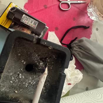 Parlement Sigarasının İçinden Değişik Şeyler Çıkıyor