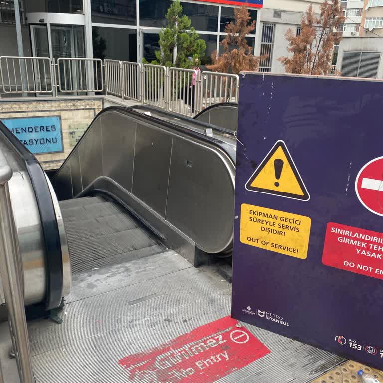 Metro İstanbul Metro Yürüyen Merdiven Çalışmıyor