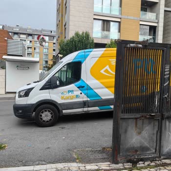 PTT Kargo Aracının Garaj Kapımızın Önüne Park Etmesi Hakkında Şikayet