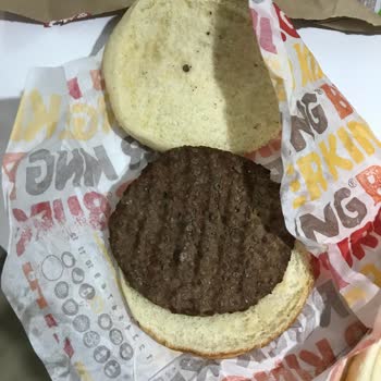 Burger King Chicken Royale İçine 4 Tane Nugget Koymakta Güzel Cesaret...