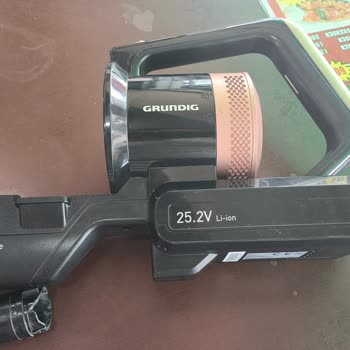 Grundig Vcp 3930 Şarjlı El Süpürgesi Üretim Hatası.