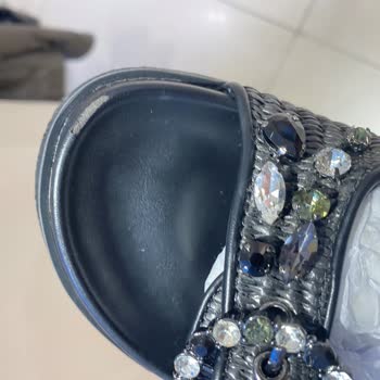 Derimod Deforme Ve Hatalı Ürününün Arkasında Durmuyor.