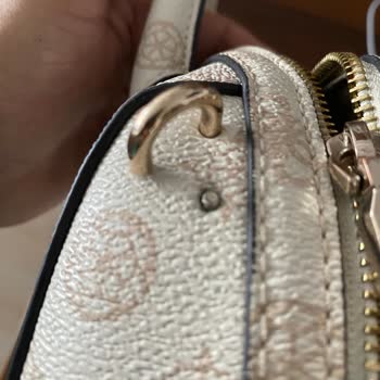 Guess Çanta Askı Takma Yeri Çıktı