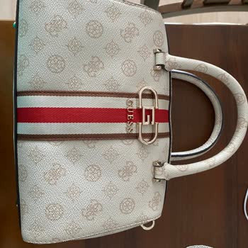 Guess Çanta Askı Takma Yeri Çıktı