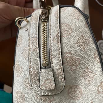 Guess Çanta Askı Takma Yeri Çıktı