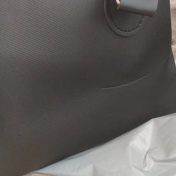 FLO Ayakkabı Sipariş Edilen Çantanın Kötü Paketlenmesi Ve Hasar Görmesi