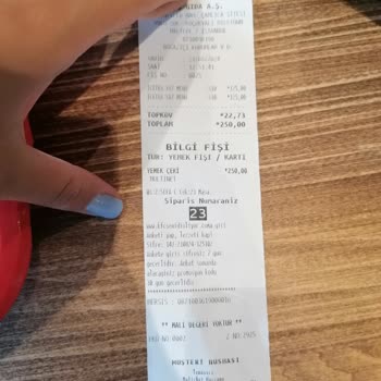 Hilltown KFC Şubesinde Eksik Malzemelerle Hazırlanan Yaz Menüsü