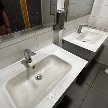 Грязь на заправке Total