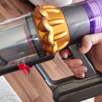 Dyson V15 Detect Tetik Parmağını Yara Yapması
