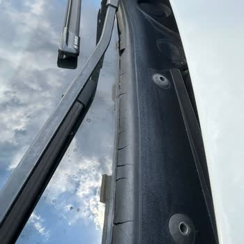F20N2014 Model Ön Cam Fitil Çatladı Ve BMW Acil Çözüm Sunmalı