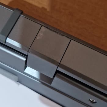 Casper Laptop 1 Sene İçinde Şarj, Ekran Karartı Ve Çatlaklar Mevcut