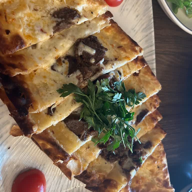 Fırın-Ci Fırıncı Sur Kavurmalı Pide