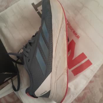 Adidas 2 Yıl Garanti Verdiği Ayakkabıyı Değiştirmiyor