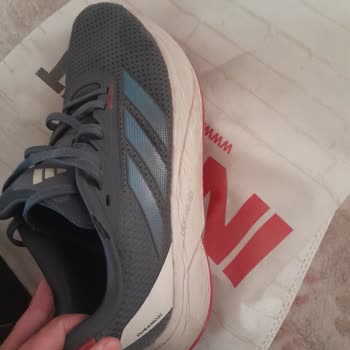 Adidas 2 Yıl Garanti Verdiği Ayakkabıyı Değiştirmiyor