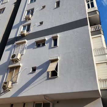 Marshall Fileli Sıva+Dekoratif Sıva Yapılan Binada Katlar Ve Çizikler