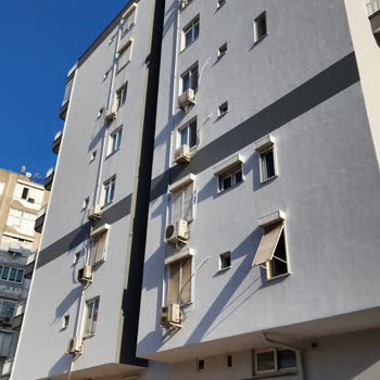 Marshall Fileli Sıva+Dekoratif Sıva Yapılan Binada Katlar Ve Çizikler