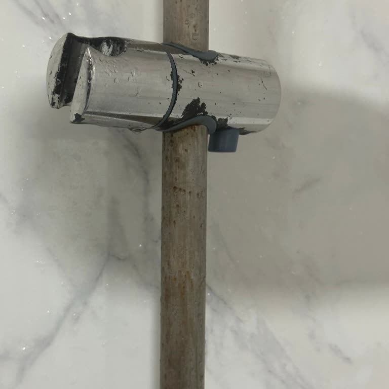 Emek Yapı Market (İstanbul) Banyo Ve Duş Setlerimde 2. Ayda Paslandı!