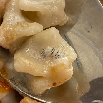 Anacım Mantı Mantın Hamurunun Üzerinde Etiket Vardı Ve Tadı Acımıştı