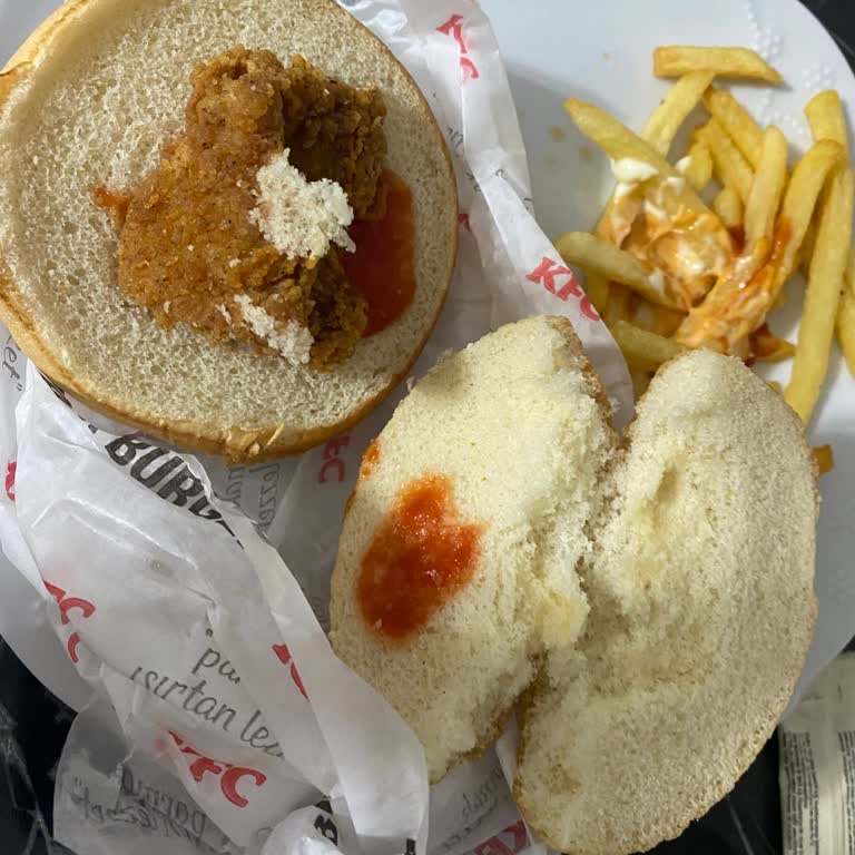 KFC Görselle Alakası Olmayan Bayat Ürün Gönderimi