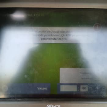 Garanti BBVA Garanti ATM'si Para Yutma